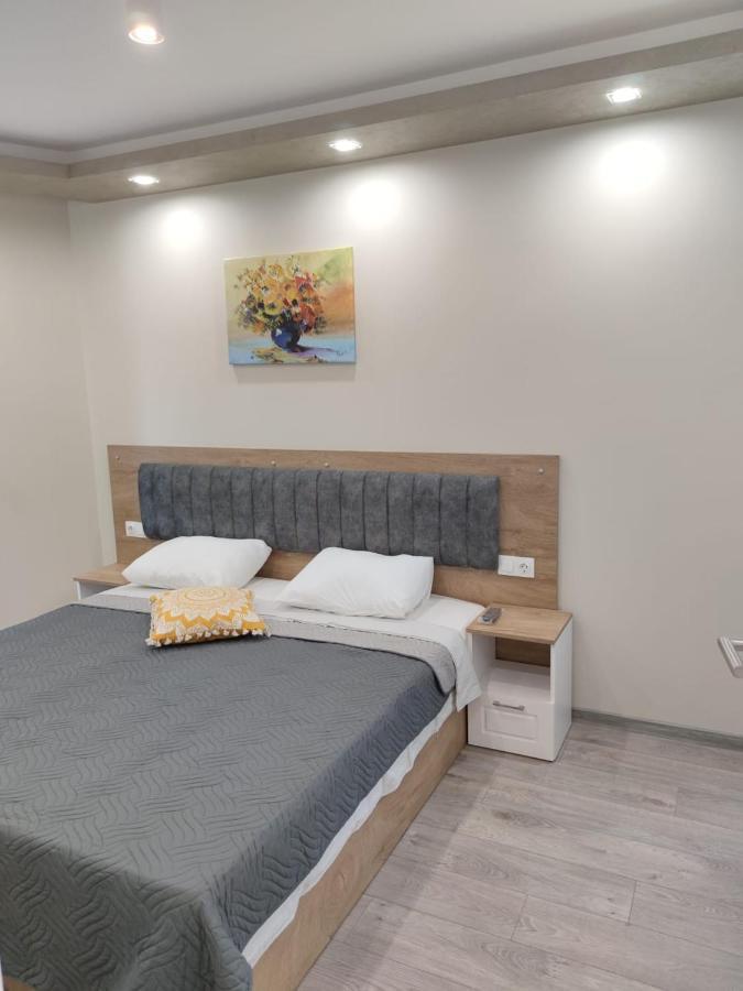 Flowers Apartment Dobrics Kültér fotó