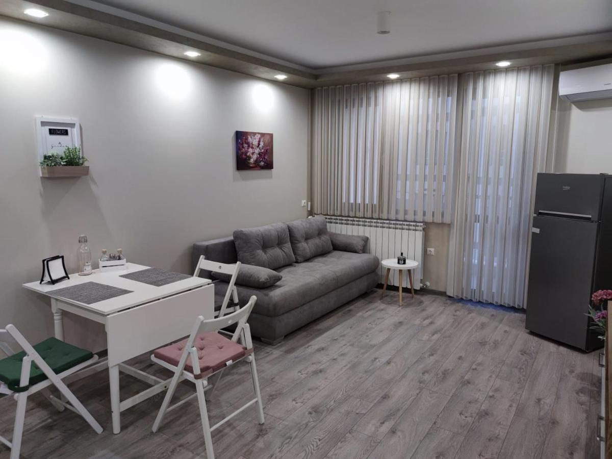 Flowers Apartment Dobrics Kültér fotó